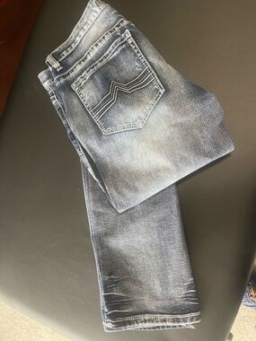 Men's Straight Fit Washed Blue Jeans with Subtle Pocket Stitch